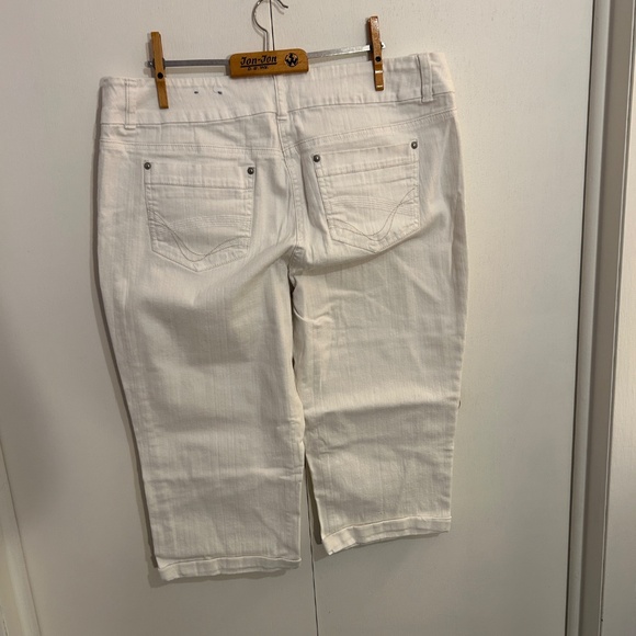 Reitmans Size 15 White Roll-Cuff Capri - Picture 9 of 11
